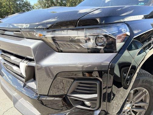 Black 2024 Chevrolet Colorado LT