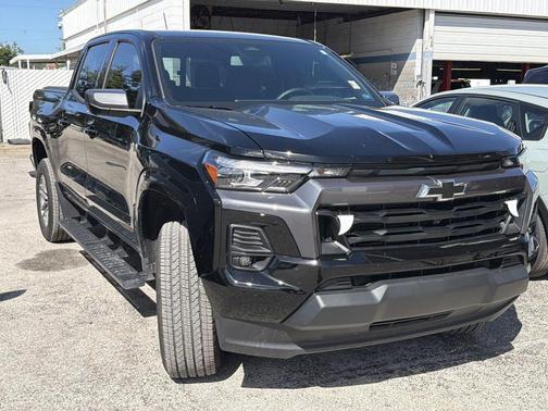 Black 2024 Chevrolet Colorado LT