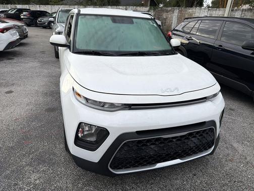 Snow White Pearl 2022 Kia Soul LX