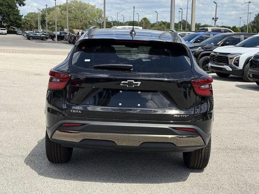 Mosaic Black Metallic 2026 Chevrolet Trax ACTIV