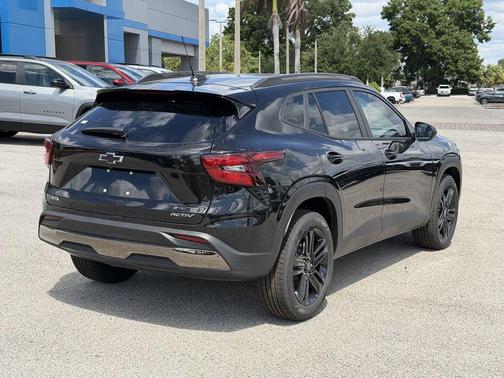 Mosaic Black Metallic 2026 Chevrolet Trax ACTIV