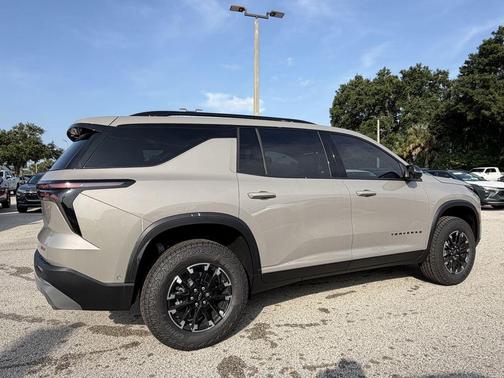 Sandstone Gray 2026 Chevrolet Traverse Z71