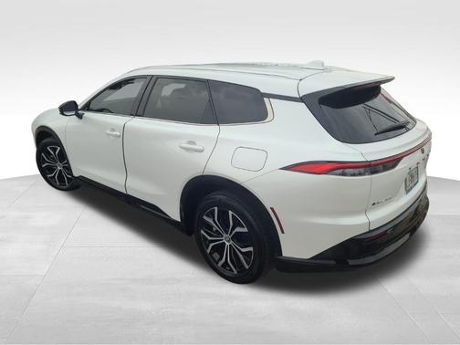 2025 Toyota Crown Signia XLE