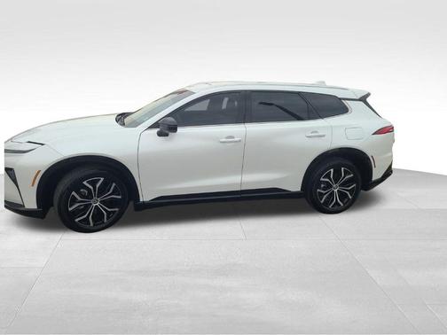 2025 Toyota Crown Signia XLE