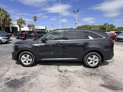 2025 Kia Sorento LX