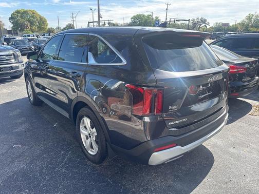 2025 Kia Sorento LX