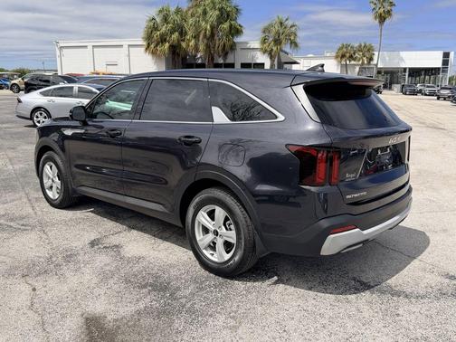2025 Kia Sorento LX