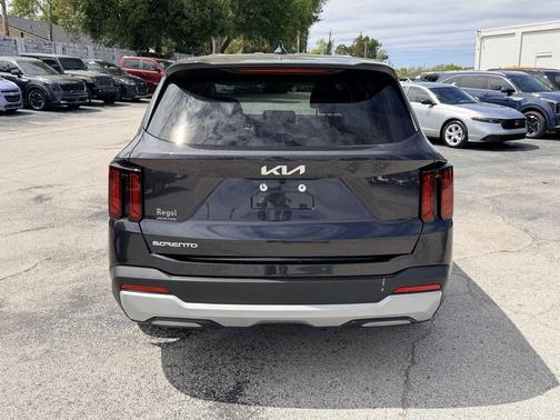 2025 Kia Sorento LX