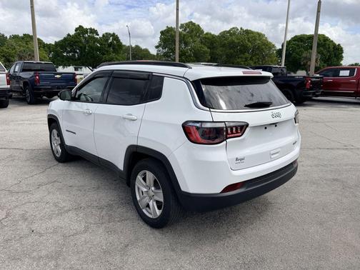 Bright White Clearcoat 2022 Jeep Compass Latitude