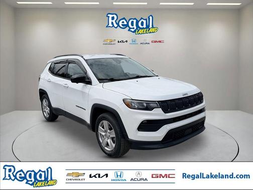 Bright White Clearcoat 2022 Jeep Compass Latitude