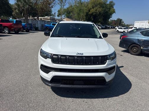 Bright White Clearcoat 2022 Jeep Compass Latitude