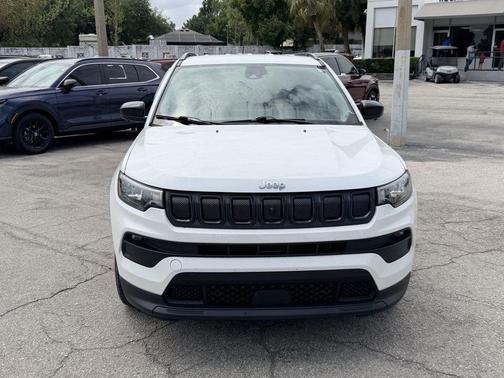 Bright White Clearcoat 2022 Jeep Compass Latitude
