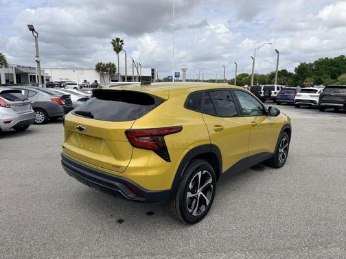 Nitro Yellow 2024 Chevrolet Trax 1RS