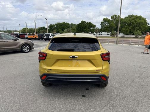 Nitro Yellow 2024 Chevrolet Trax 1RS