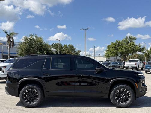Mosaic Black Metallic 2026 Chevrolet Traverse Z71