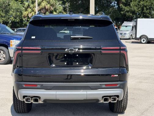 Mosaic Black Metallic 2026 Chevrolet Traverse Z71