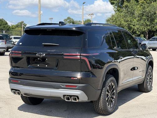 Mosaic Black Metallic 2026 Chevrolet Traverse Z71