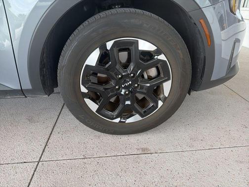 Everlasting Silver 2025 Kia Sorento S
