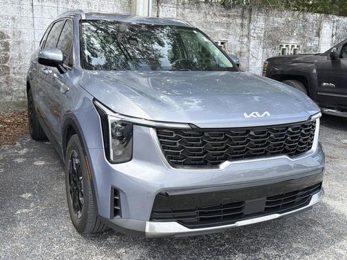 Everlasting Silver 2025 Kia Sorento S