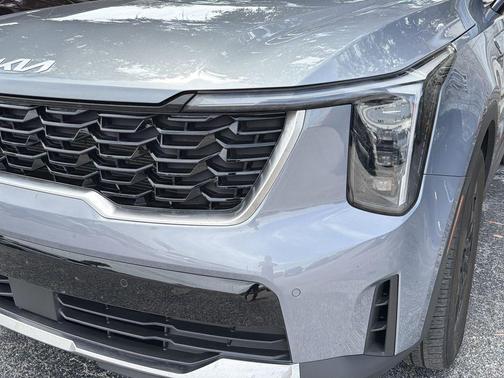 Everlasting Silver 2025 Kia Sorento S