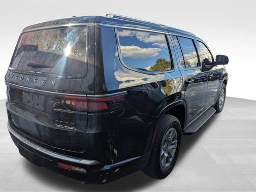 2024 Jeep Wagoneer Base