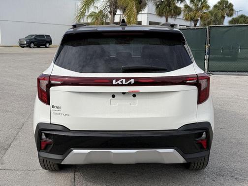 Clear White / Black Roof 2026 Kia Seltos S