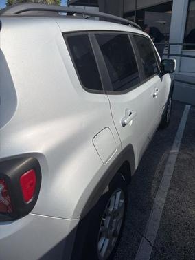 Glacier Metallic 2019 Jeep Renegade Latitude