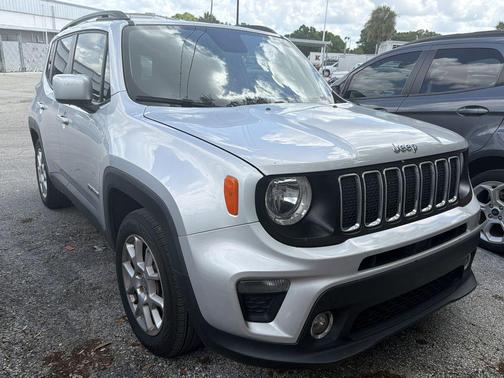 Glacier Metallic 2019 Jeep Renegade Latitude