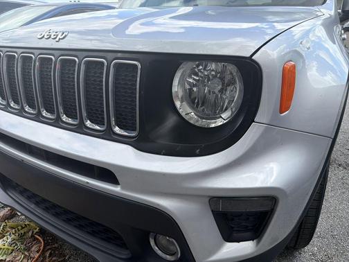 Glacier Metallic 2019 Jeep Renegade Latitude