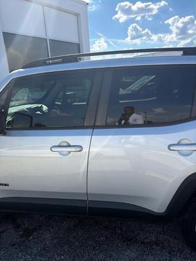 Glacier Metallic 2019 Jeep Renegade Latitude