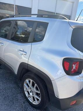 Glacier Metallic 2019 Jeep Renegade Latitude