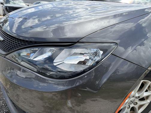 Granite Crystal Clearcoat Metallic 2022 Chrysler Voyager LX