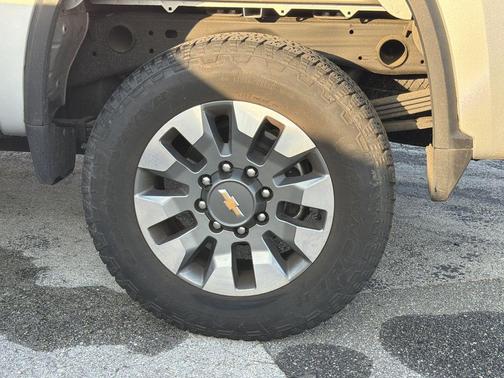 Silver Ice Metallic 2023 Chevrolet Silverado 2500 Custom