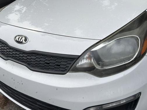 Clear White 2017 Kia Rio LX