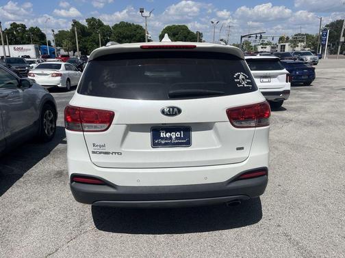 2017 Kia Sorento LX
