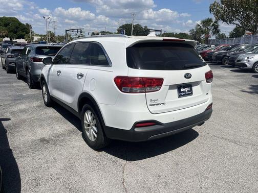 2017 Kia Sorento LX
