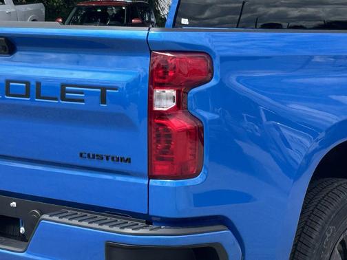 2025 Chevrolet Silverado 1500 Custom
