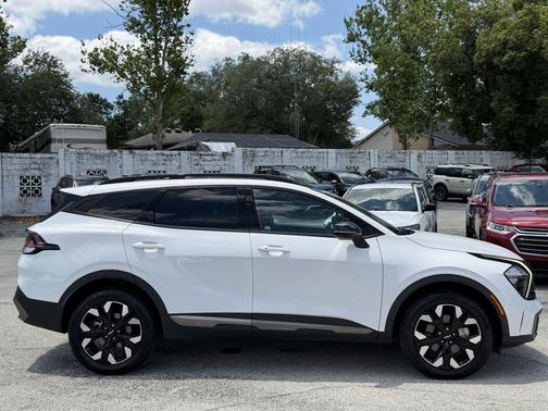 Glacial White Pearl 2023 Kia Sportage X-Line