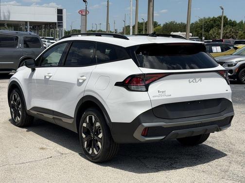 Glacial White Pearl 2023 Kia Sportage X-Line