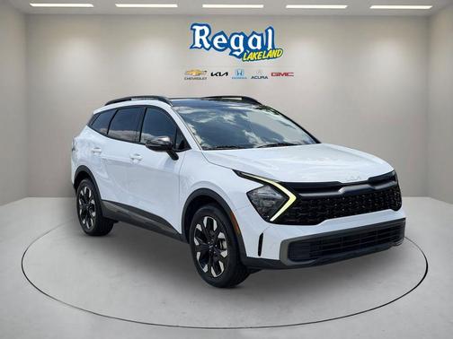 Glacial White Pearl 2023 Kia Sportage X-Line