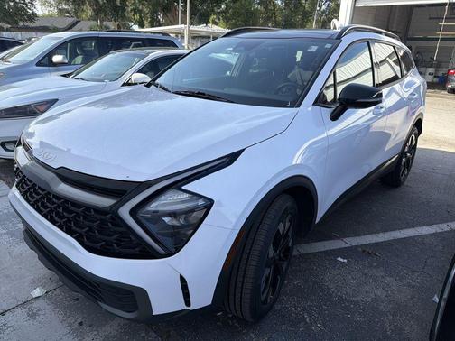 Glacial White Pearl 2023 Kia Sportage X-Line