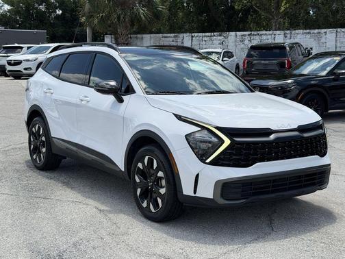 Glacial White Pearl 2023 Kia Sportage X-Line