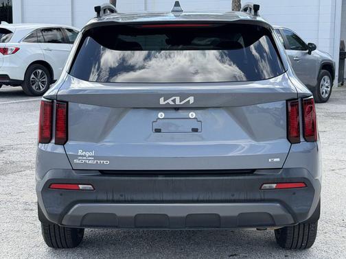Everlasting Silver 2023 Kia Sorento X-Line S