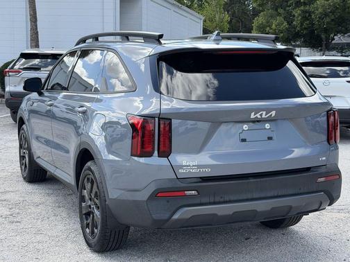 Everlasting Silver 2023 Kia Sorento X-Line S