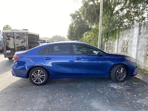 Photo 2 of 7 of 2022 Kia Forte LXS