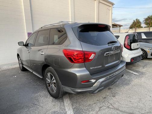 Gun Metallic 2018 Nissan Pathfinder S