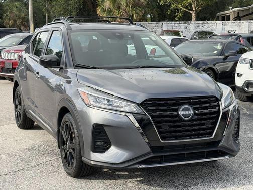 Gun Metallic 2024 Nissan Kicks SR