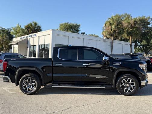 Onyx Black 2023 GMC Sierra 1500 SLT