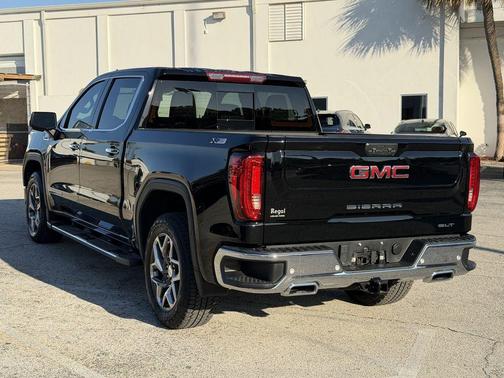 Onyx Black 2023 GMC Sierra 1500 SLT