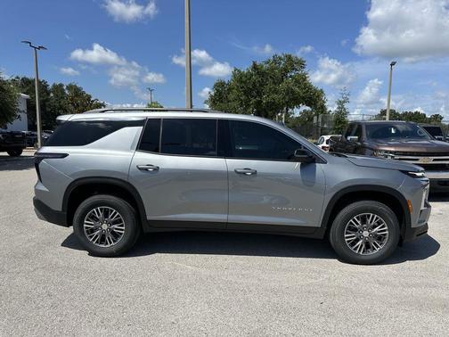 Sterling Gray Metallic 2026 Chevrolet Traverse LT